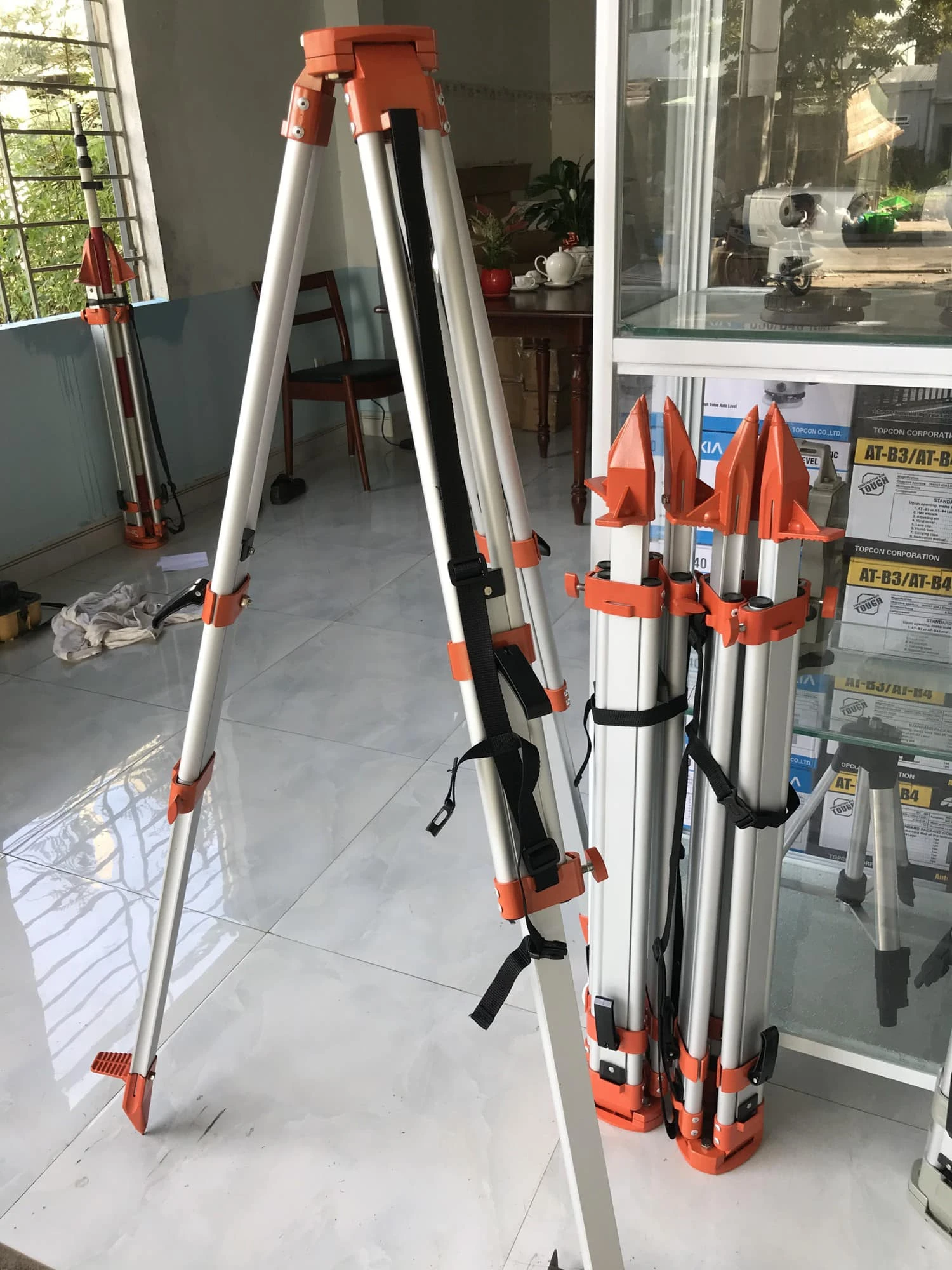 Chân Máy Toàn Đạc Điện Tử - Chân Nhôm 2 Khoá Máy Toàn Đạc