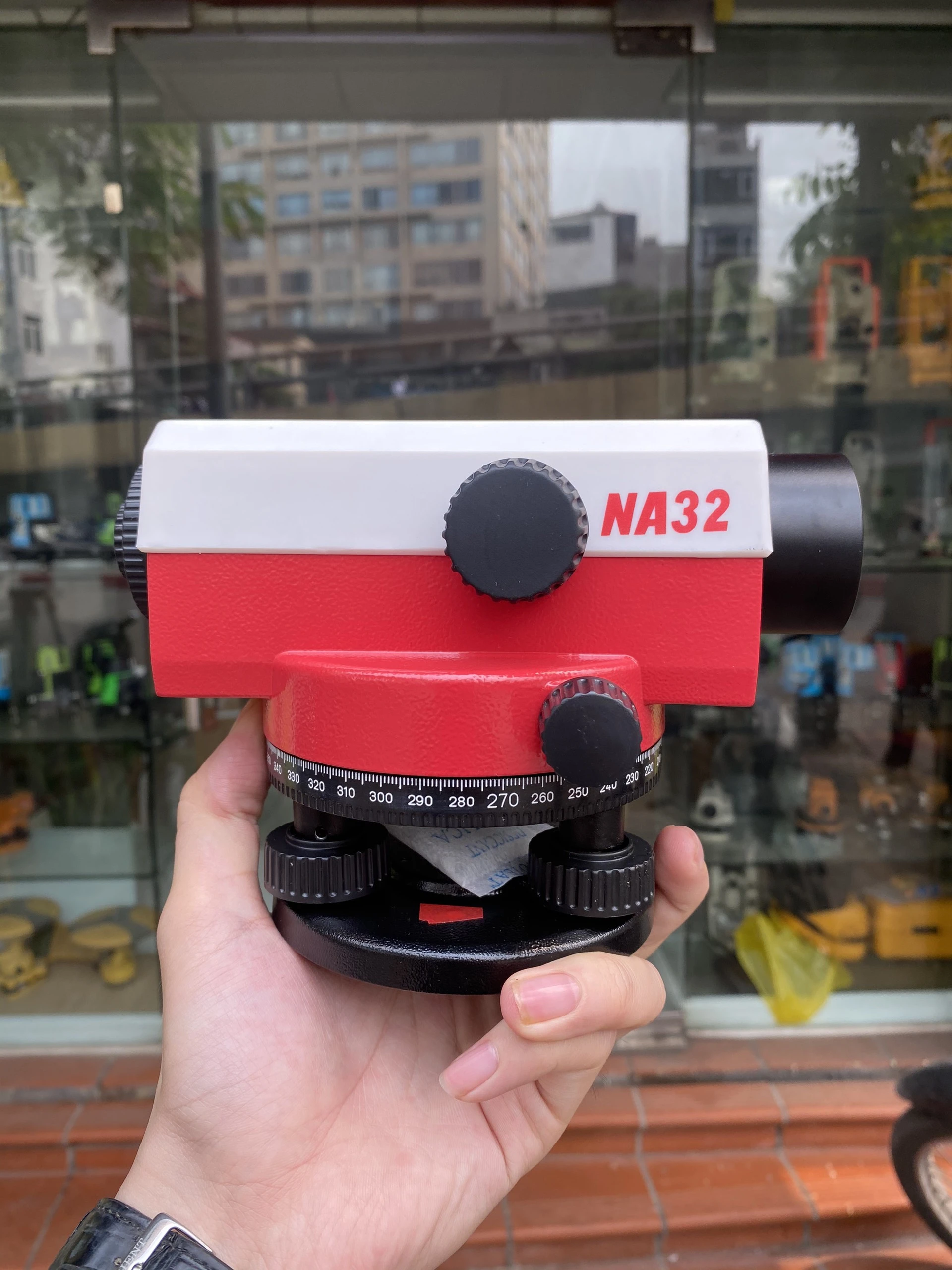 MÁY THUỶ BÌNH LEICA NA32